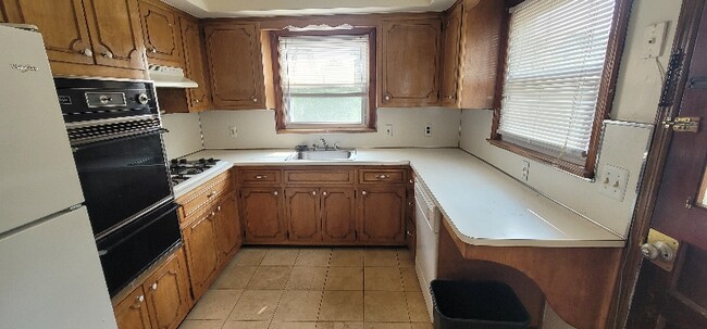 Building Photo - 22 Ryle Ave