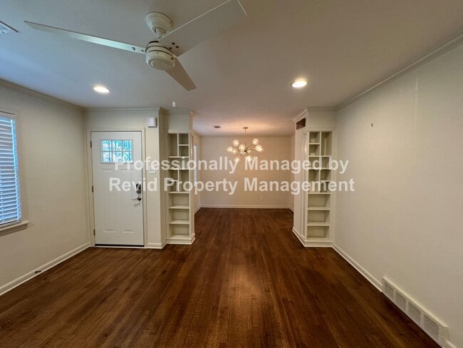Building Photo - Updated 3 bedroom 2 bathroom home in Colon...