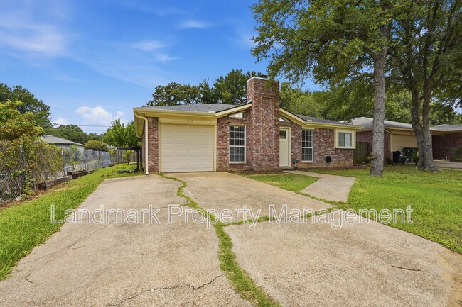 Building Photo - 1122 Hidden Creek Dr