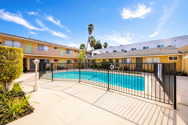 Building Photo - Java Apartments
