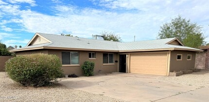 Building Photo - 2443 E Marmora St