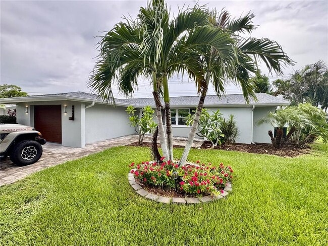 Building Photo - 6841 Roxbury Dr