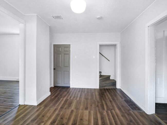 Foto del edificio - 2 Story Home in Minneapolis W/ Fenced-In Yard