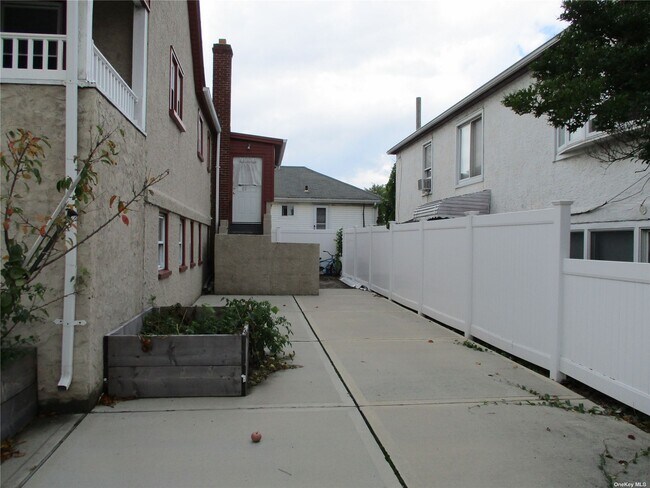 Building Photo - 56 Malone Ave