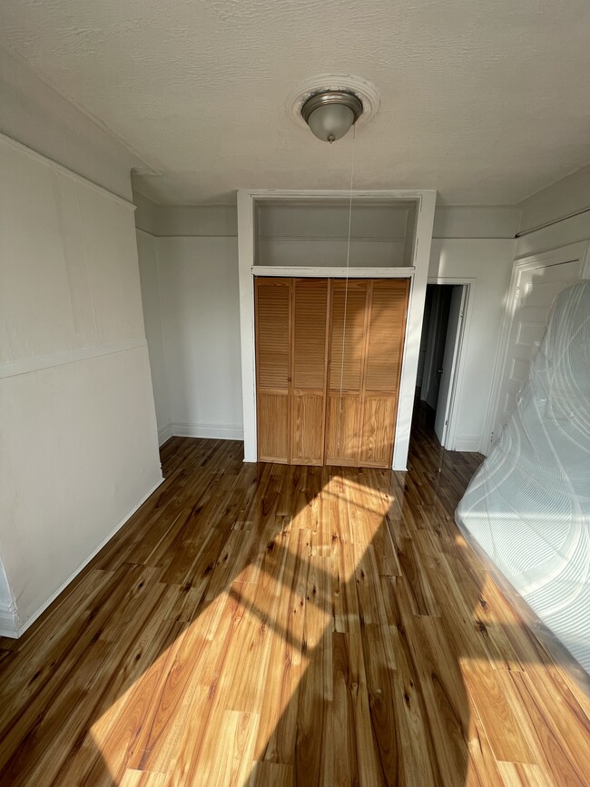 Building Photo - 1217 Beach Ave