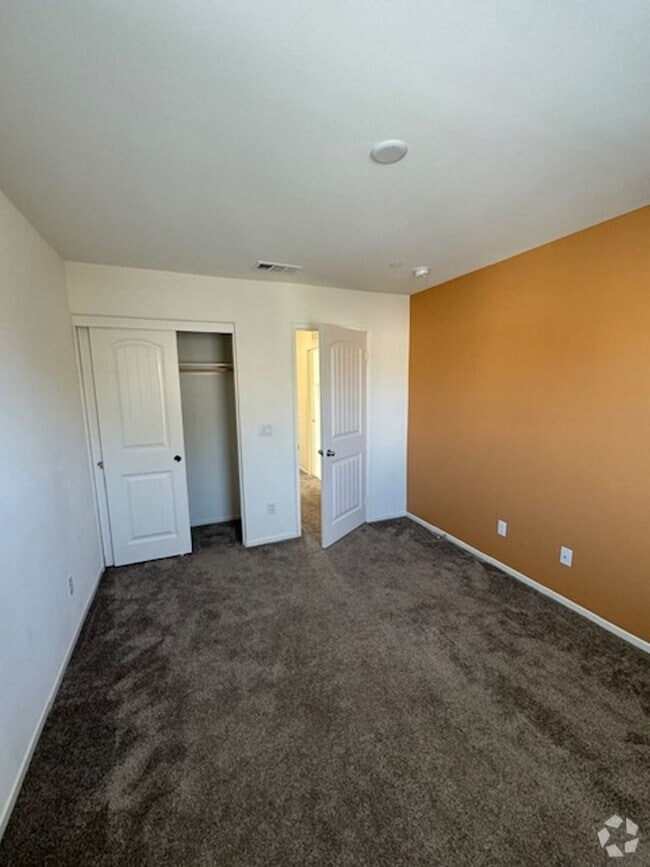 Building Photo - 30358 Village Knoll Dr