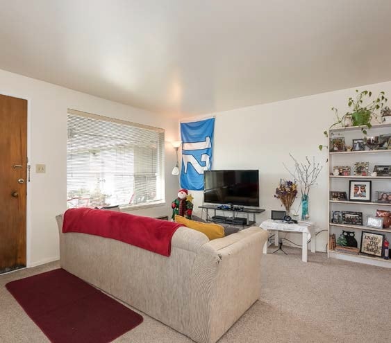 Interior Photo - Roselyn Apartments