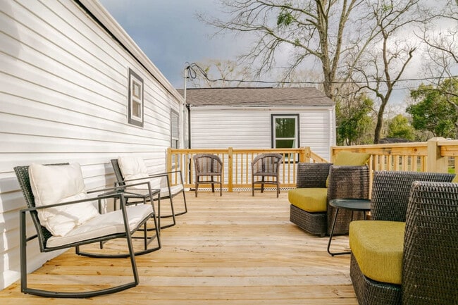 Building Photo - 2863 Potter Dr