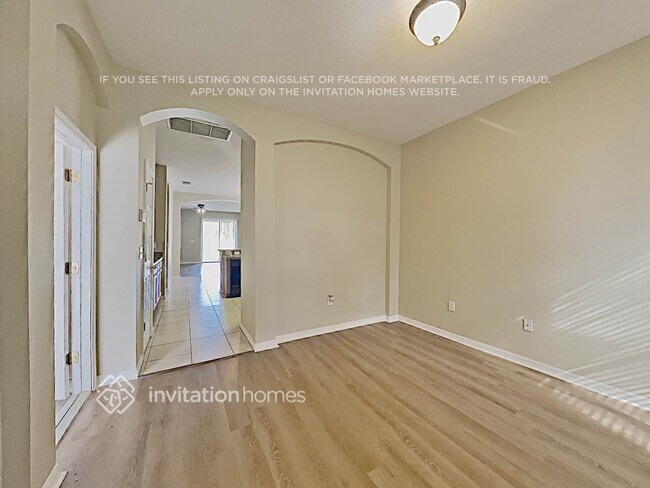 Foto del edificio - 8211 Crescent Moon Dr