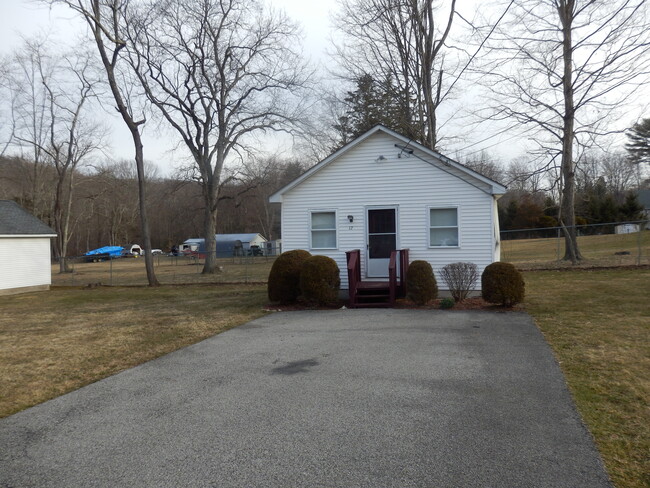 Building Photo - 12 Heather Ln