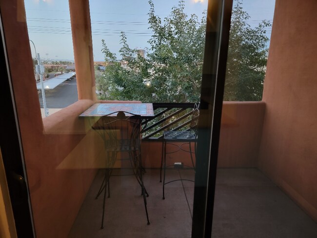 Foto del edificio - 1005 E 8th St