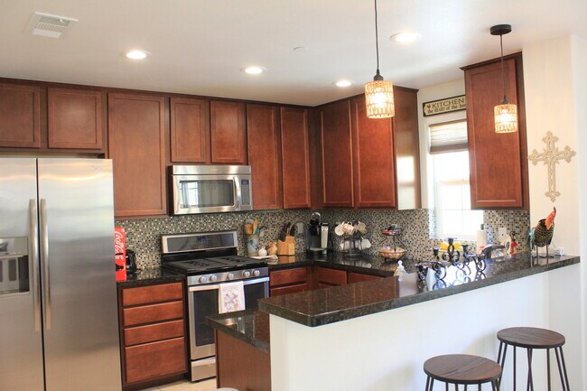 Foto del edificio - 52082 Rosewood Ln