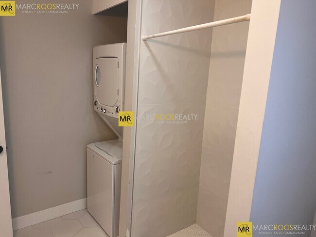 Building Photo - 284 Chelsea St