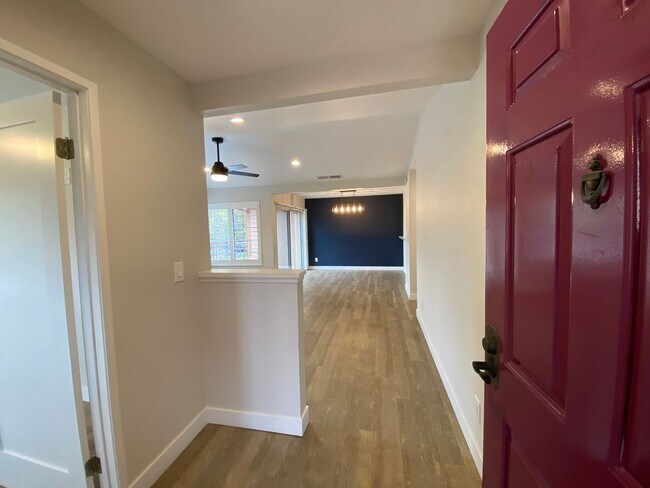 Foto del edificio - Beautifully Renovated Condo in Rancho Bernardo!