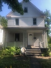 Building Photo - 76 Gold St