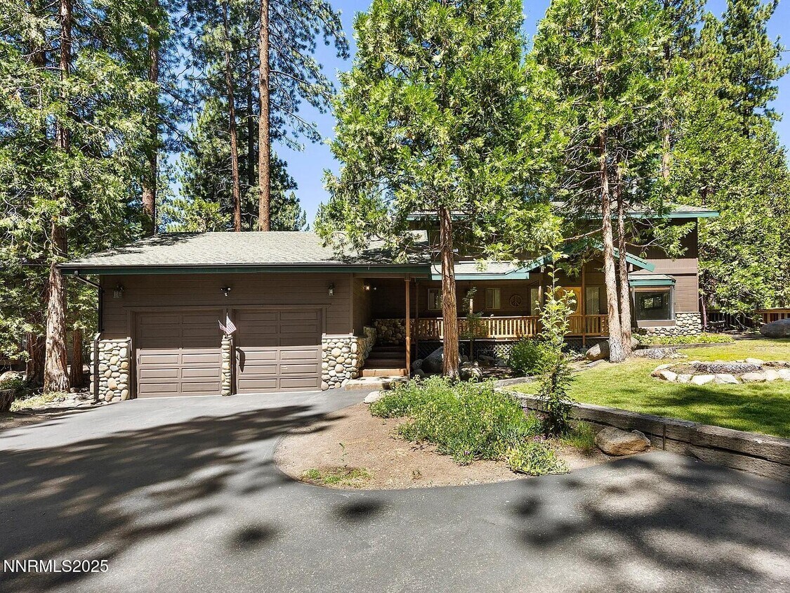 Primary Photo - 445 Country Club Dr