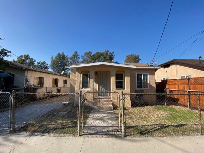 Building Photo - 609 Orme Ave