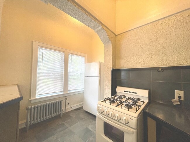 Interior Photo - 1503-15 E Kane Pl