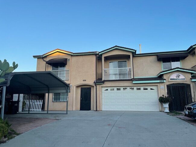 Building Photo - 664 N Mariposa Ave