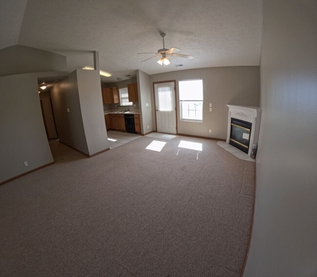 Foto del edificio - 2 bedroom and 2 bathroom property located ...