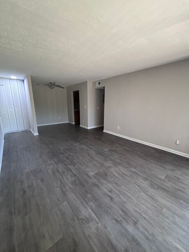 Building Photo - 405 Orchard Trace Ln