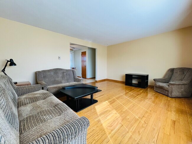 Building Photo - 5850 W 55th St