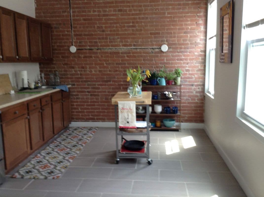 Primary Photo - 210 Waterman St