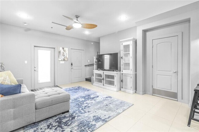 Foto del edificio - 1321 E Camellia Ave