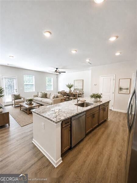 Foto del edificio - 520 Hayes Ln