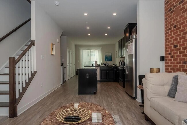 Building Photo - Charming 3Bed/3/5Bath in Greektown MD