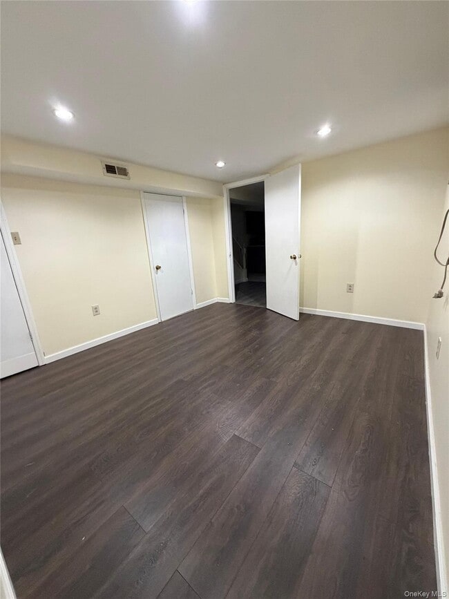 Building Photo - 179-11 Eveleth Rd