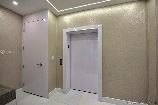 Building Photo - 20 Isle of Venice Dr