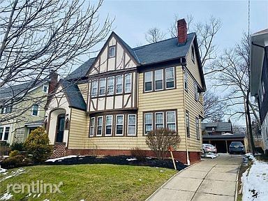 Foto del edificio - 2 br, 1 bath Triplex - 2621 Idlewood Road 3
