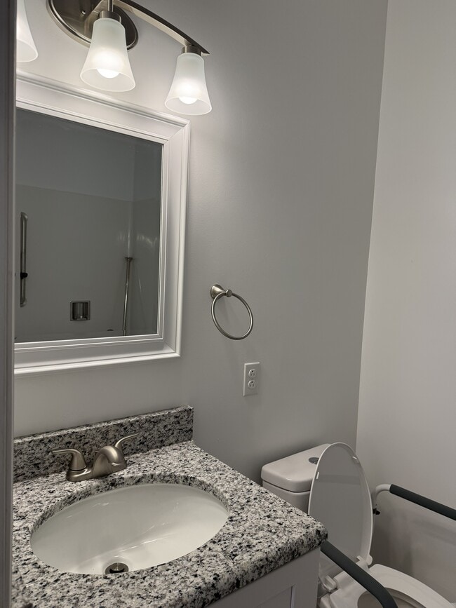 Building Photo - 732 W 3rd St