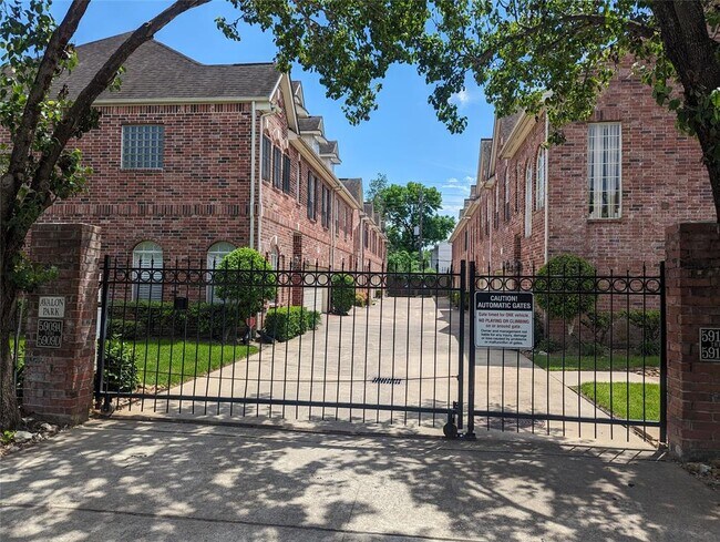 Building Photo - 5913 Dolores St