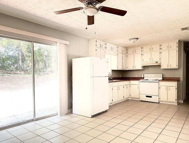 Building Photo - 6091 Fieldcrest Dr