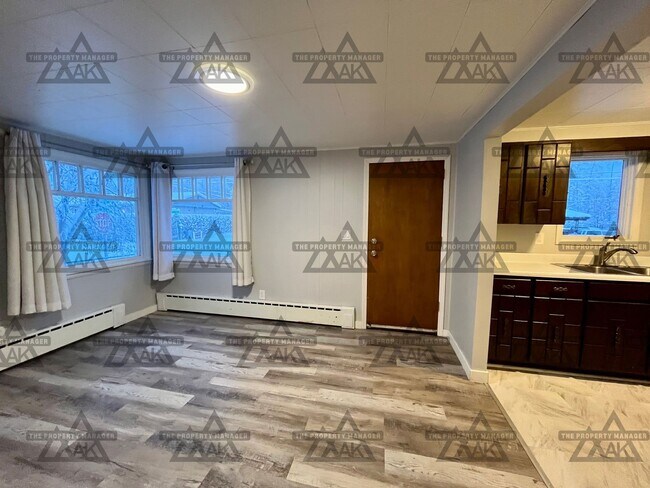 Foto del edificio - Dog-Friendly Tri-Level Home on Double Lot with Fenced Yard