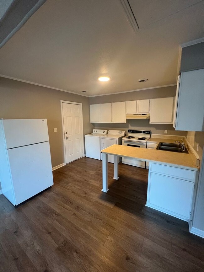 Building Photo - 116 Willow Ln