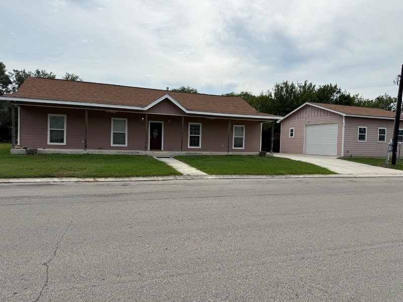 Primary Photo - 6 Sunflower Cir