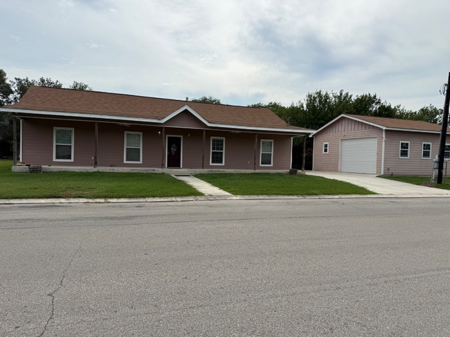 Building Photo - 6 Sunflower Cir