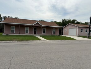 Building Photo - 6 Sunflower Cir