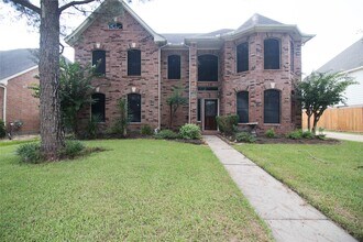 Building Photo - 310 Cheddington Dr