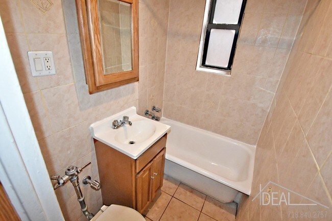 Building Photo - 725 4th Avenue #J3R