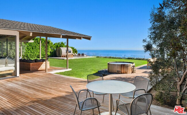Building Photo - 29046 CLIFFSIDE Dr