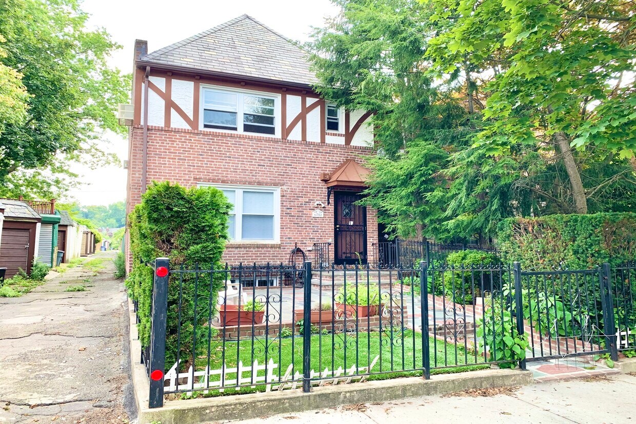 6752 Kessel St, Queens, NY 11375 House Rental in Queens, NY