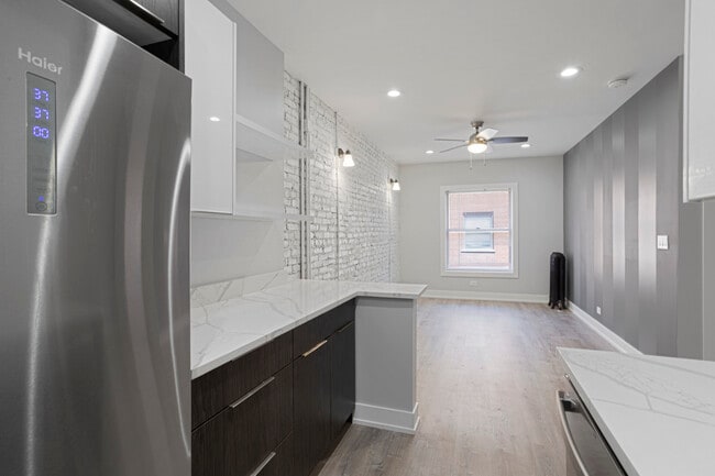 Building Photo - 1708 W Juneway Terrace