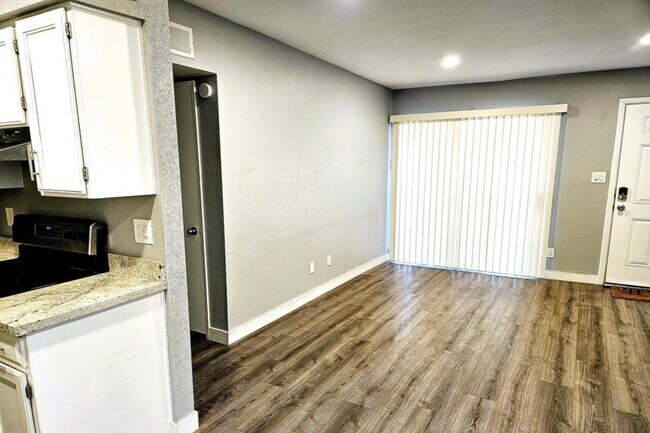 Foto del edificio - 601 N May