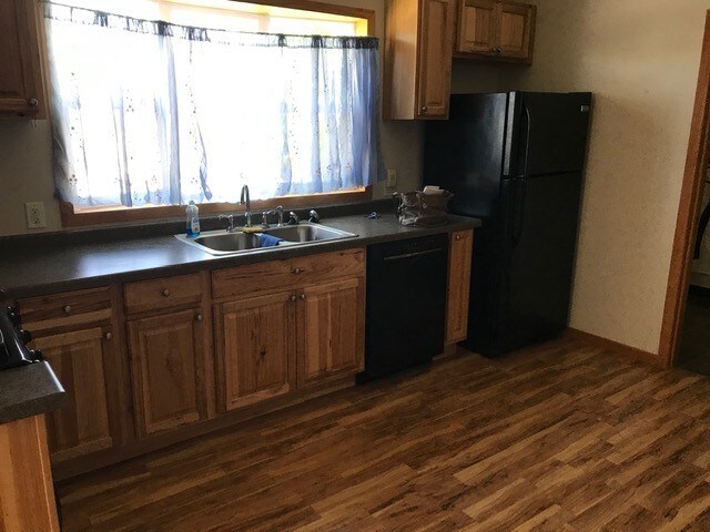 Gas range,over range micro/diswasher - 102 7th Ave E
