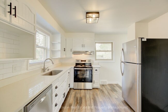 Photo - Evolve Real Estate: Welcome to This Spacious 5 Beds/2 Baths Single Family Residence With Great La... House