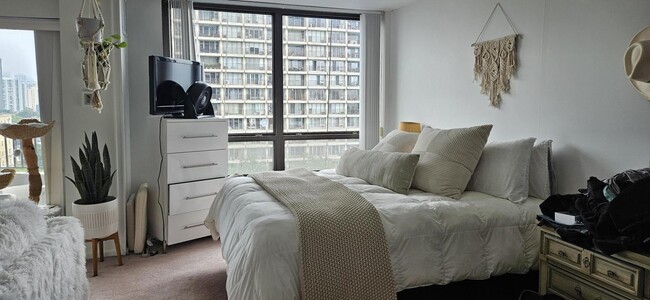 Building Photo - 2020 N Lincoln Park W